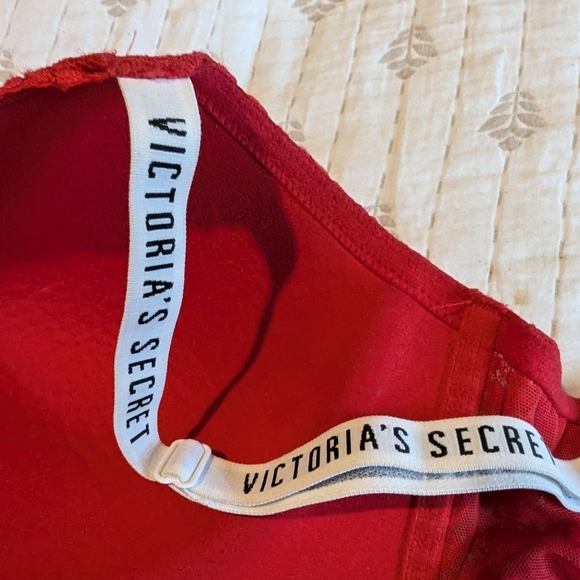 Red lace Victoria's secret bra with logo straps 36DDD - Picture 7 of 7